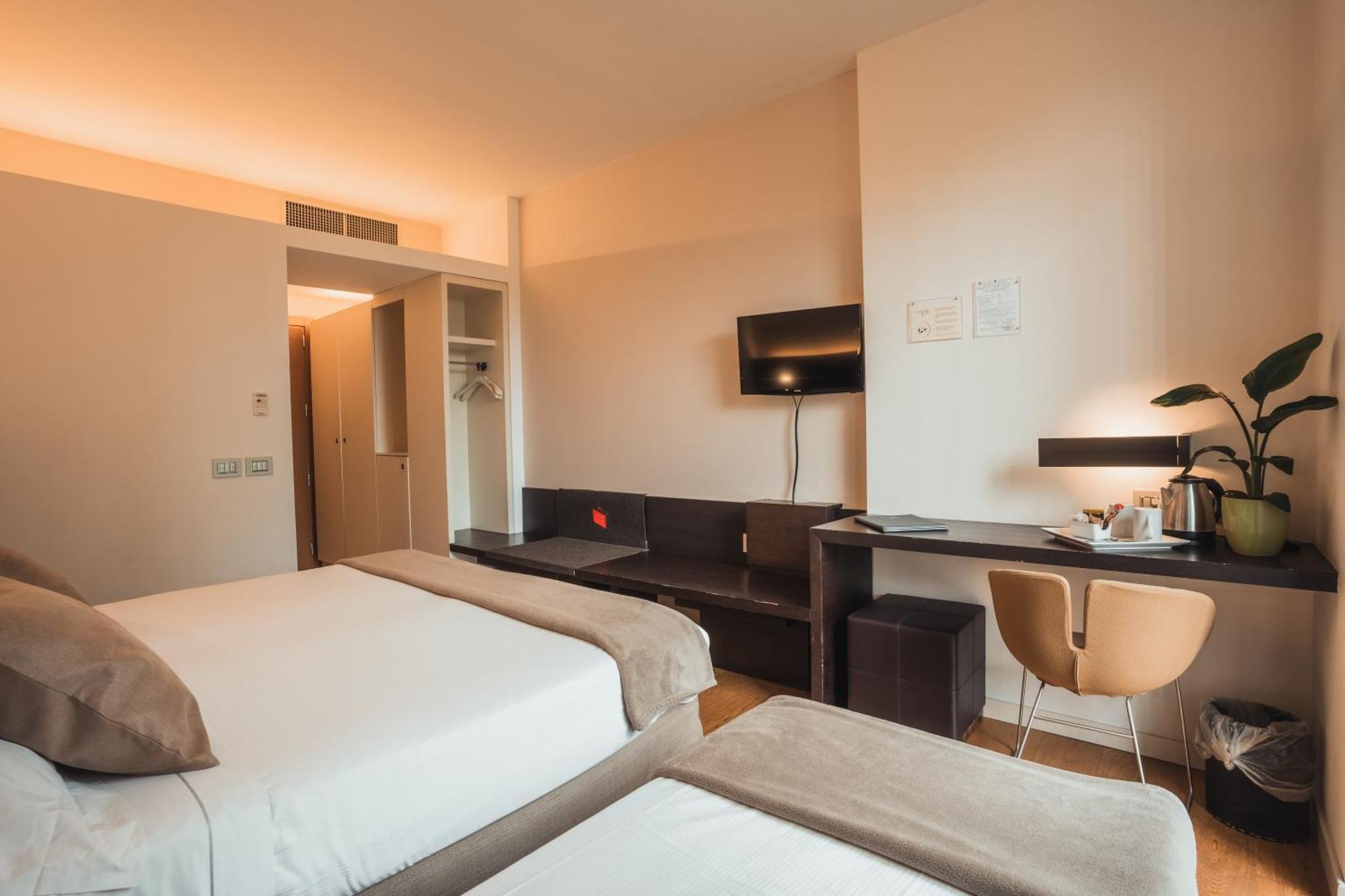 Mod 05 Bike Hotel ซานดรา ภายนอก รูปภาพ