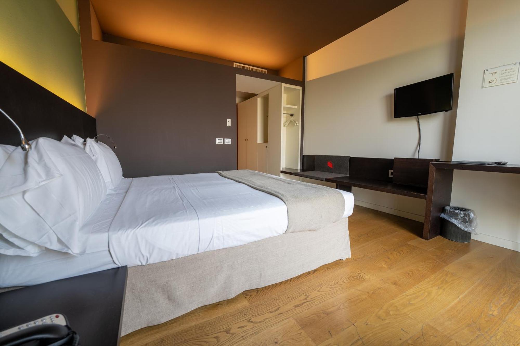 Mod 05 Bike Hotel ซานดรา ภายนอก รูปภาพ